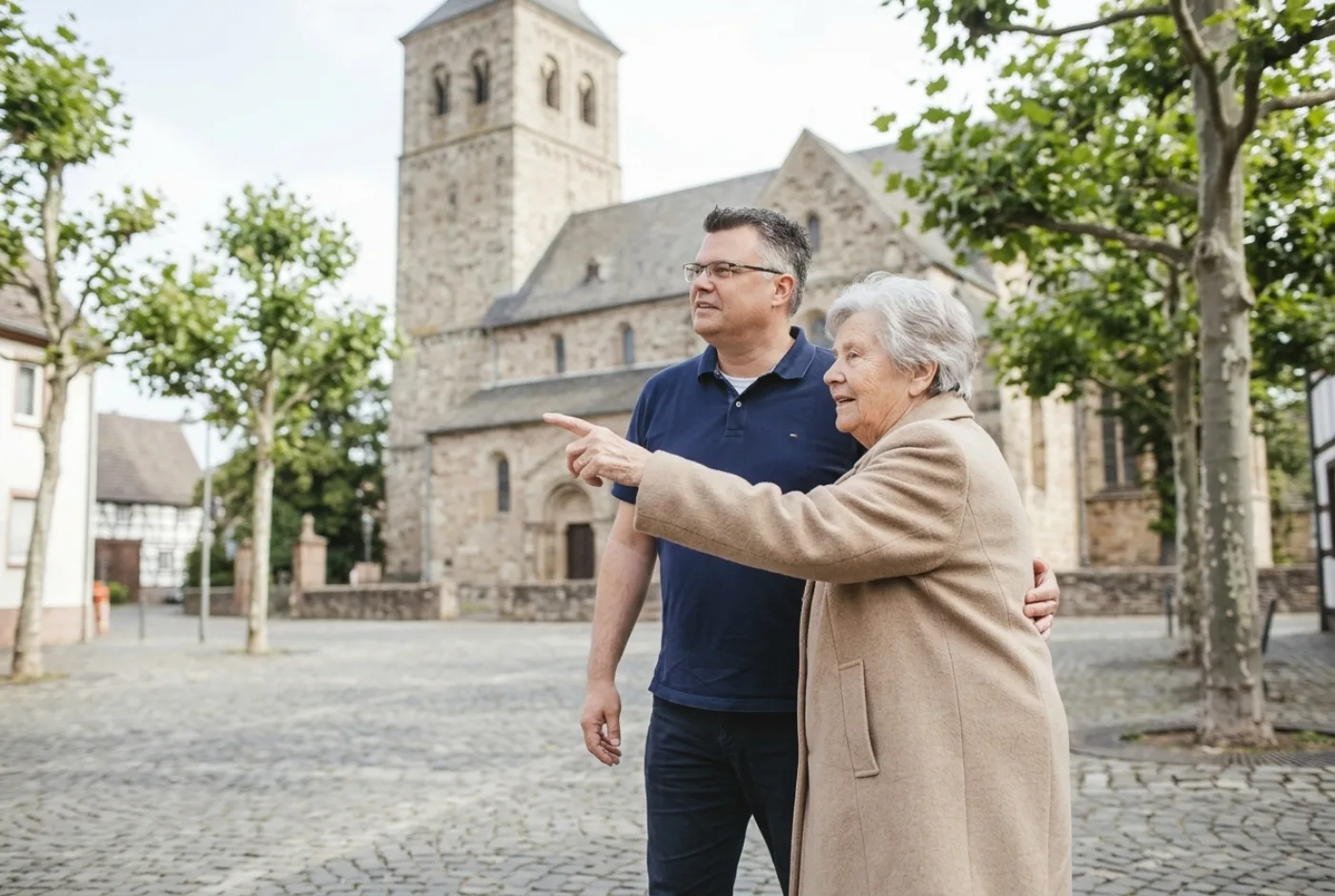 Alter Kirchturm von St. Cäcilia in Düsseldorf-Hubbelrath – Seniorenassistenz Henning